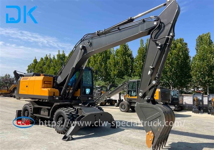 CL9215 Tire Excavator front right